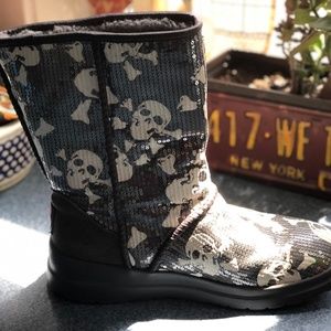 Women’s UGG – Skull & Bones Sequins Short Boots – Sz 10 – Orig. $220